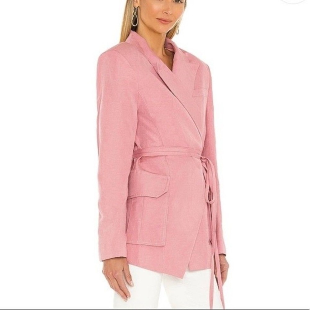 L'Academie Revolve Lightweight Blazer
Jacket Padded Shoulders Dusty Rose NEW - Picture 4 of 8